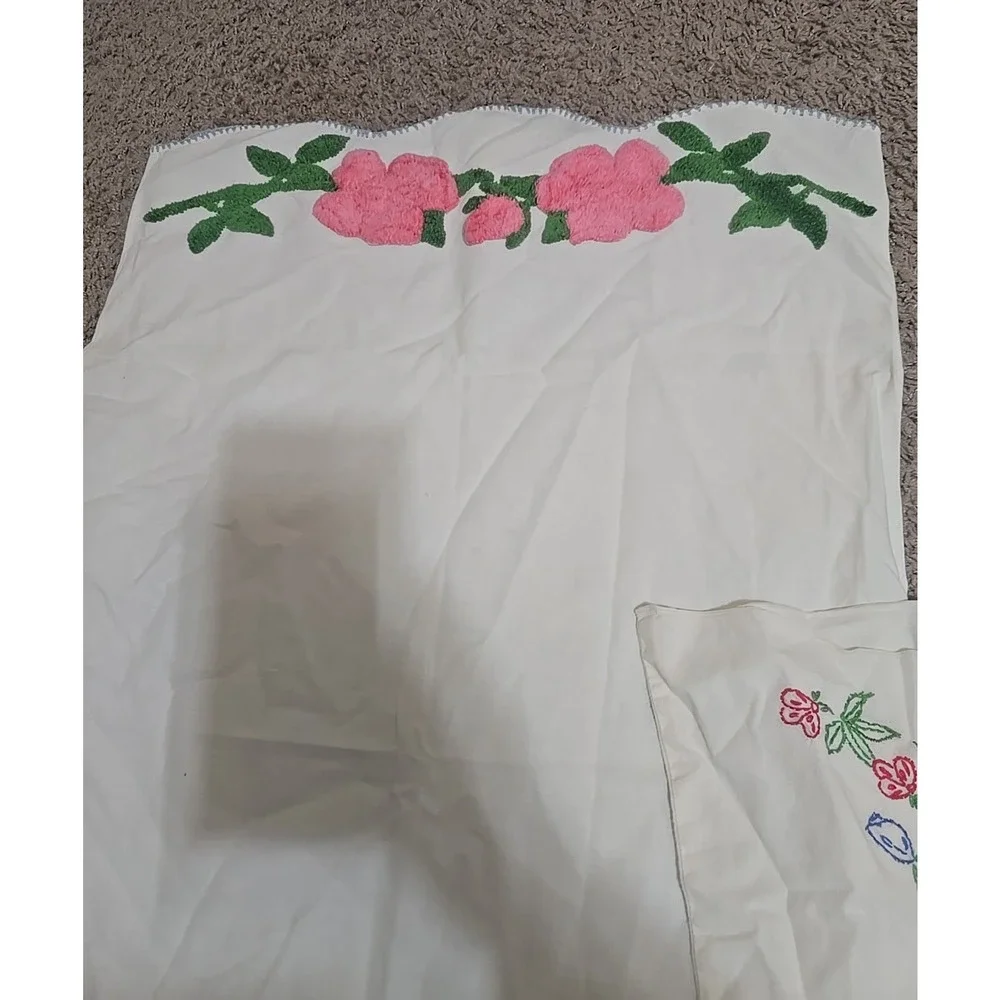Lot of 2 Vtg Embroidered Hand Stitch‎ Floral Cottagecore Standard Pillowcases